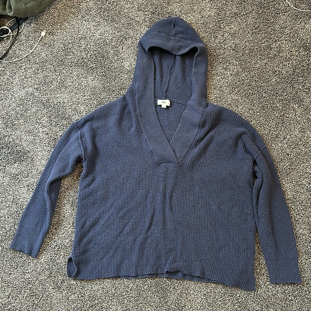 Oversized Aerie V neck hooded sweater! 💙